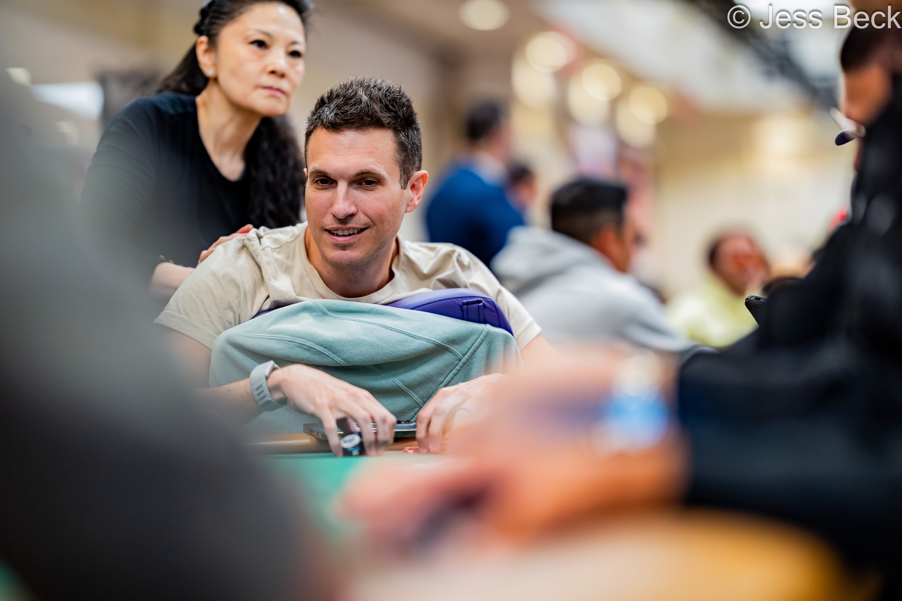 德州扑克传奇道格·波尔克的疯狂WSOP主赛事首日：一小时内经历生死轮回 - EVO真人平台