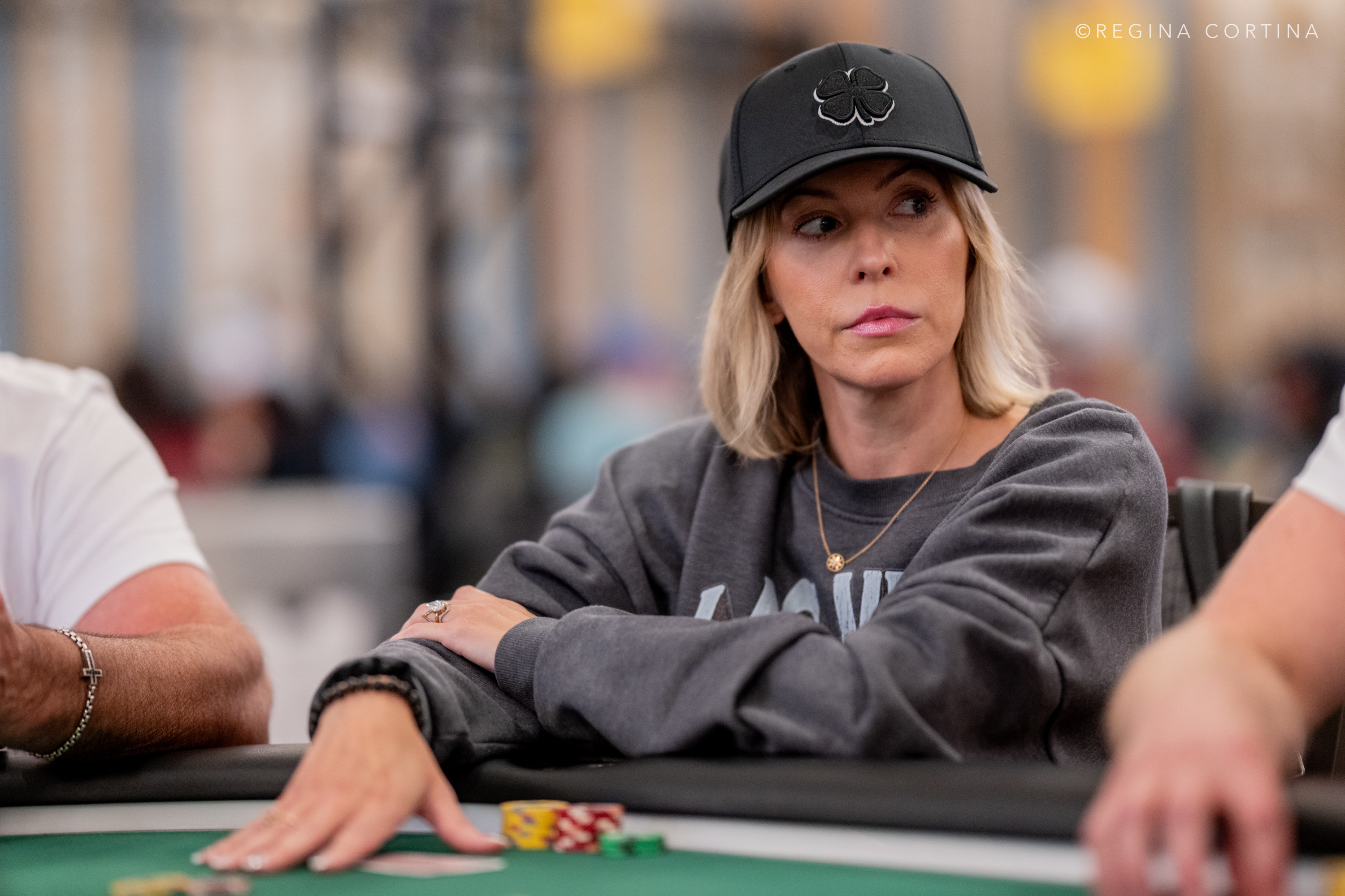 WSOP 主赛事惊天冷手：Set vs Set vs Aces 的三重对决 - EVO视讯